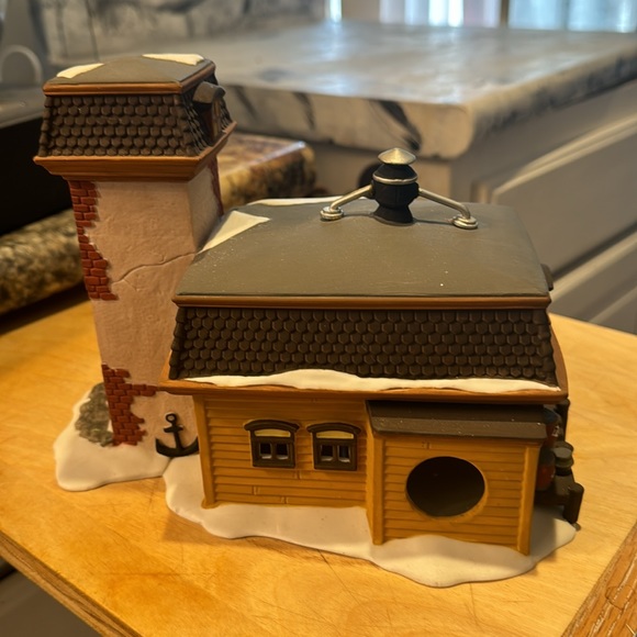 Dept. 56 *Vtg New
England"Cape Keag Fish
Cannery" Porcelain
Lighted(1994)no box - Picture 6 of 6